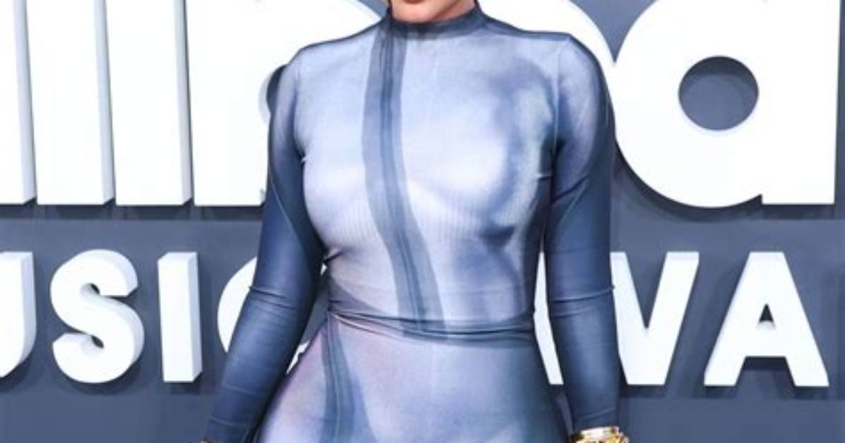 Kylie Jenner Frees the Nipple for Her First "Super Nude" Shoot