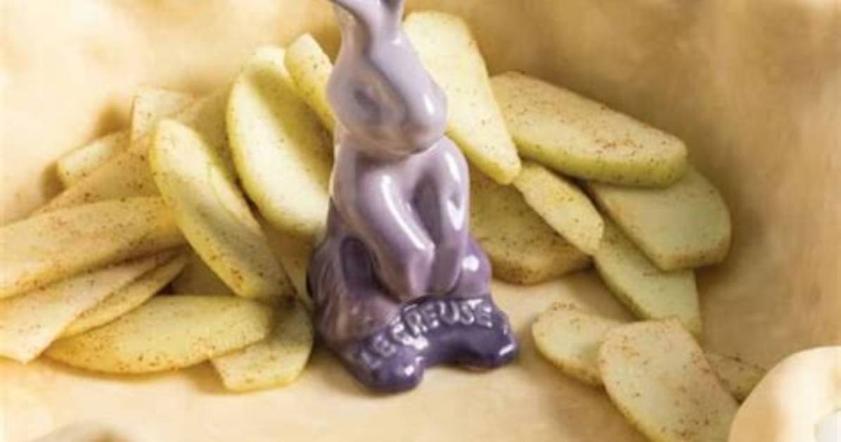 Le Creuset Introduced a Pie Bunny