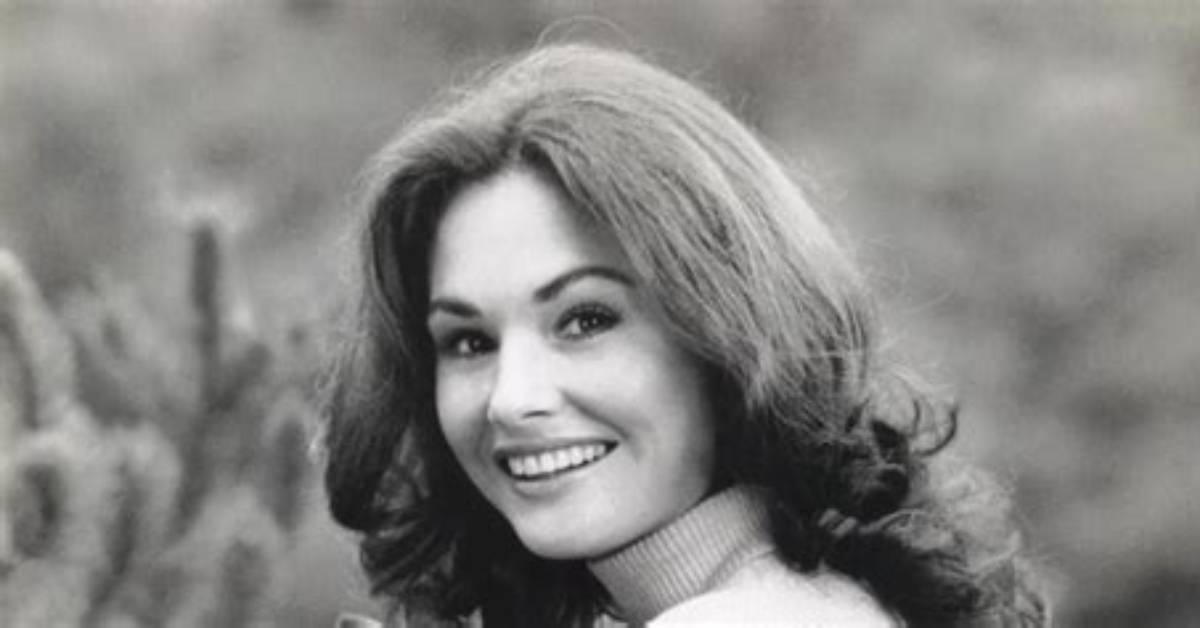 Lori Saunders Net Worth