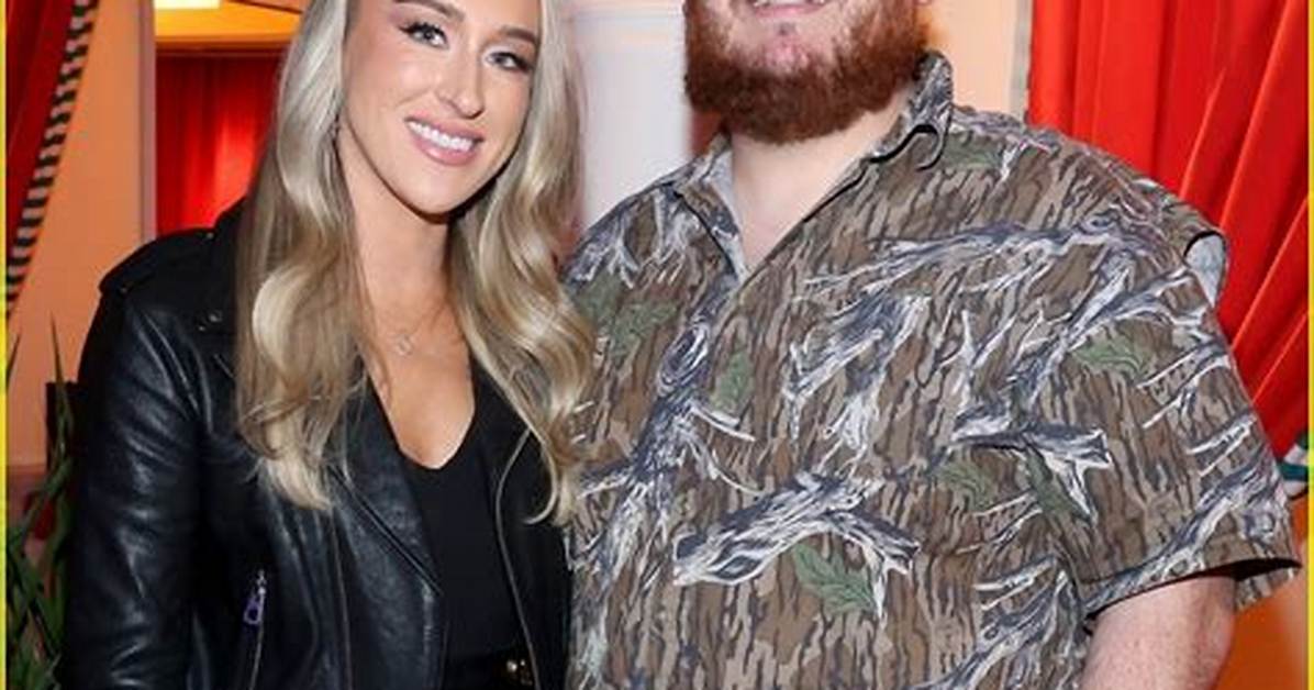 Luke Combs Celebrity News and Gossip | Entertainment, Photos and Videos | Just Jared: Celebrity News and Gossip
