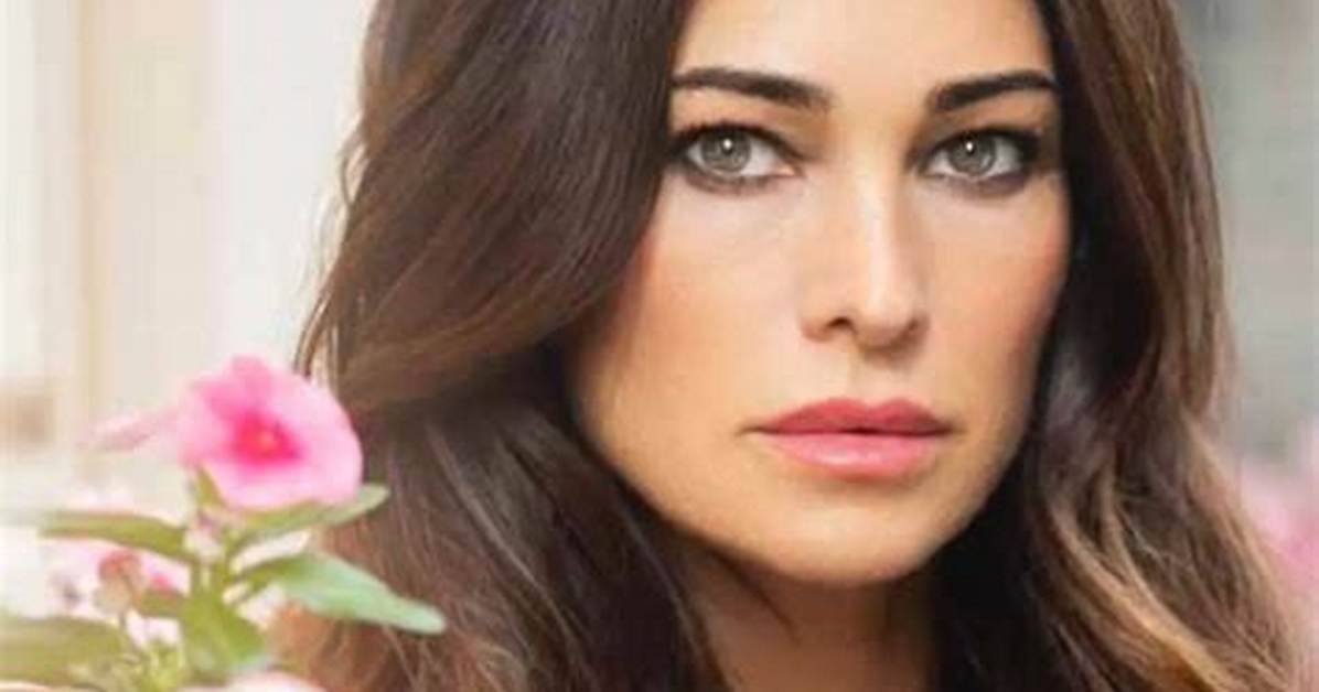 Manuela Arcuri Net Worth