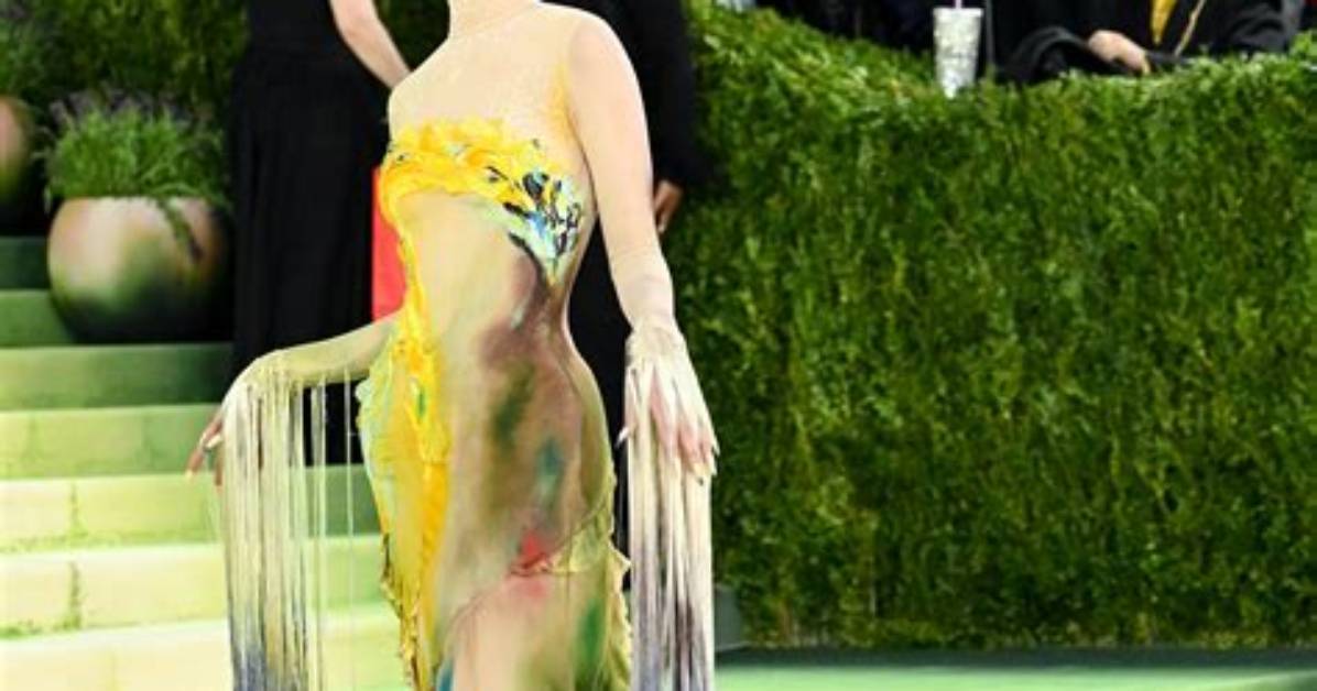 Met Gala Emma Chamberlain: a Deep Dive into Style and Influence