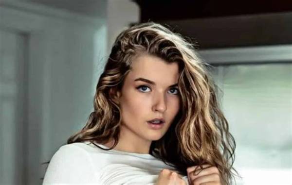 Mia Melano Biography: Explore Her Career, Height, Facts, Awards