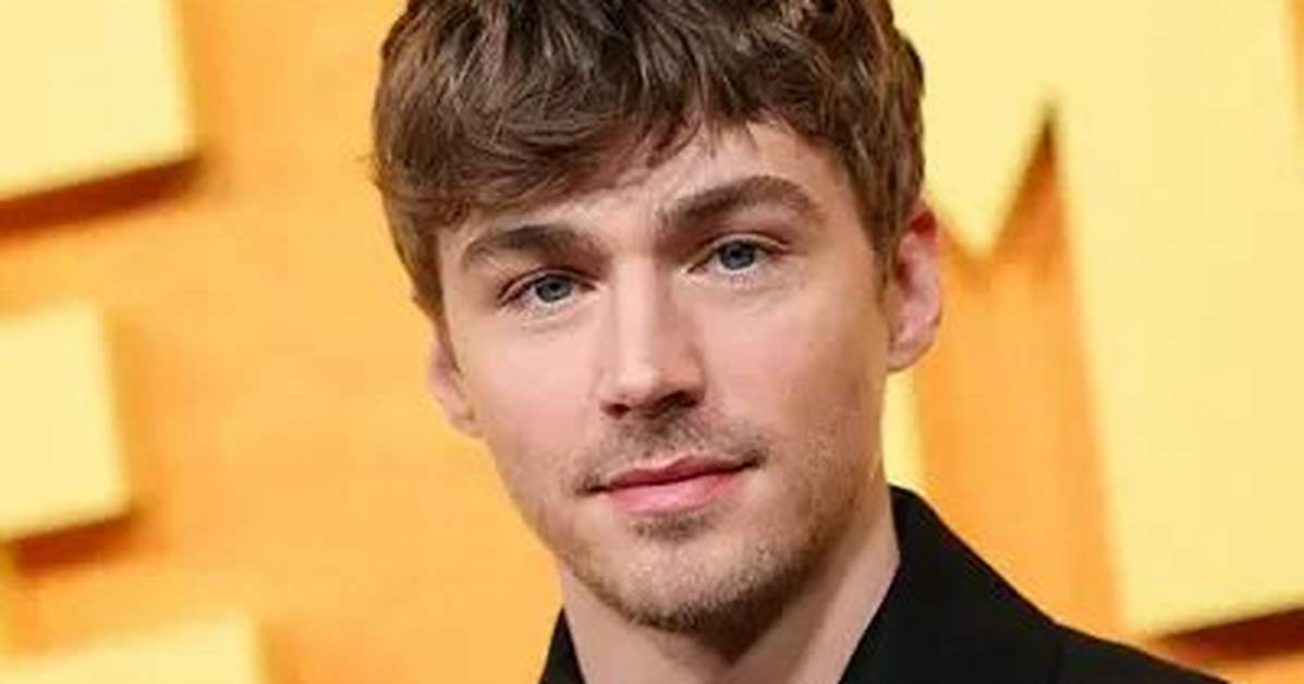 Miles Heizer Net Worth