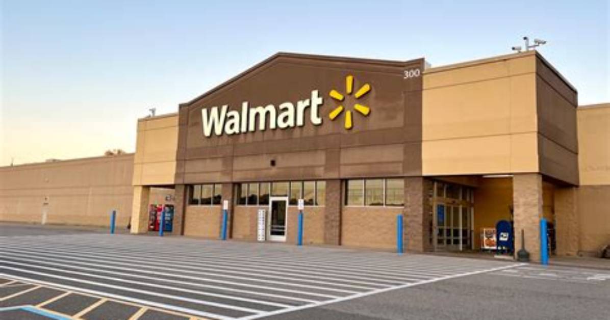 Nearly 40% of Walmart's U. S. Workers to Get Pay Raises |