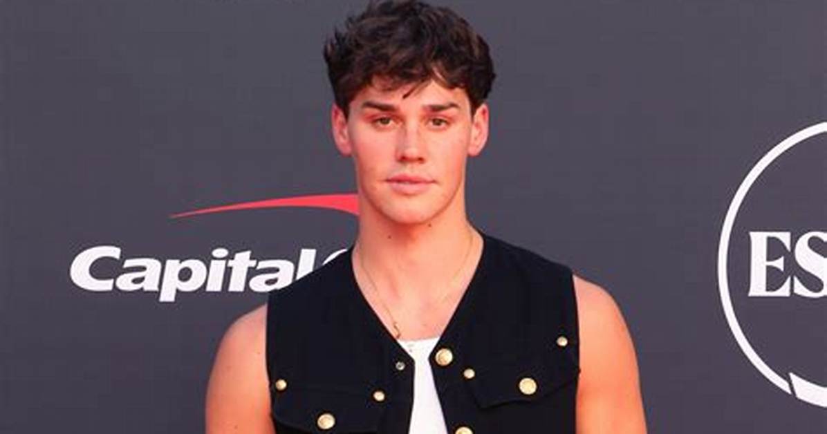 Noah Beck Reveals He Is Single During Recent Podcast Episode