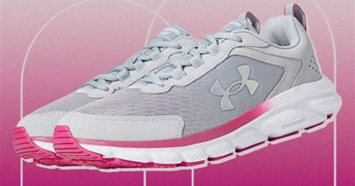 Nurses and Distance Runners Are “Amazed” by These Best-Selling Sneakers