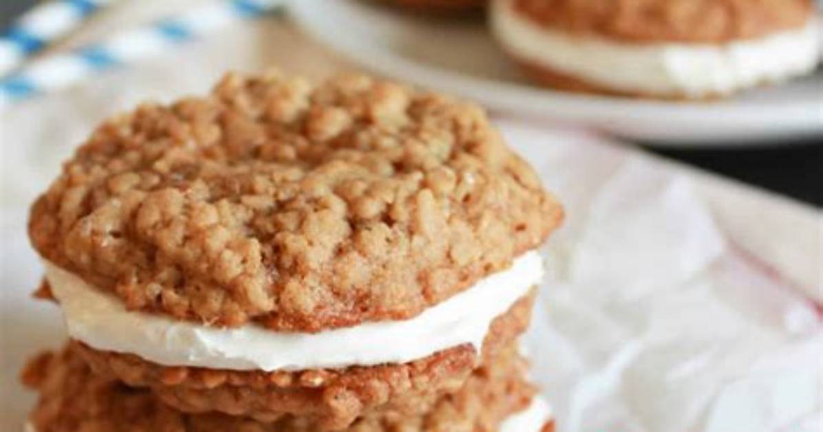 Oatmeal Cream Pies - Celebrating Sweets