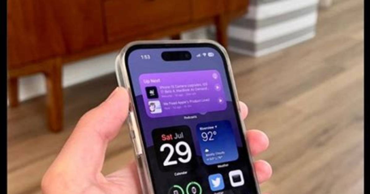 People Are Selling iPhones with Old Twitter Branding for as Much as $25,000
