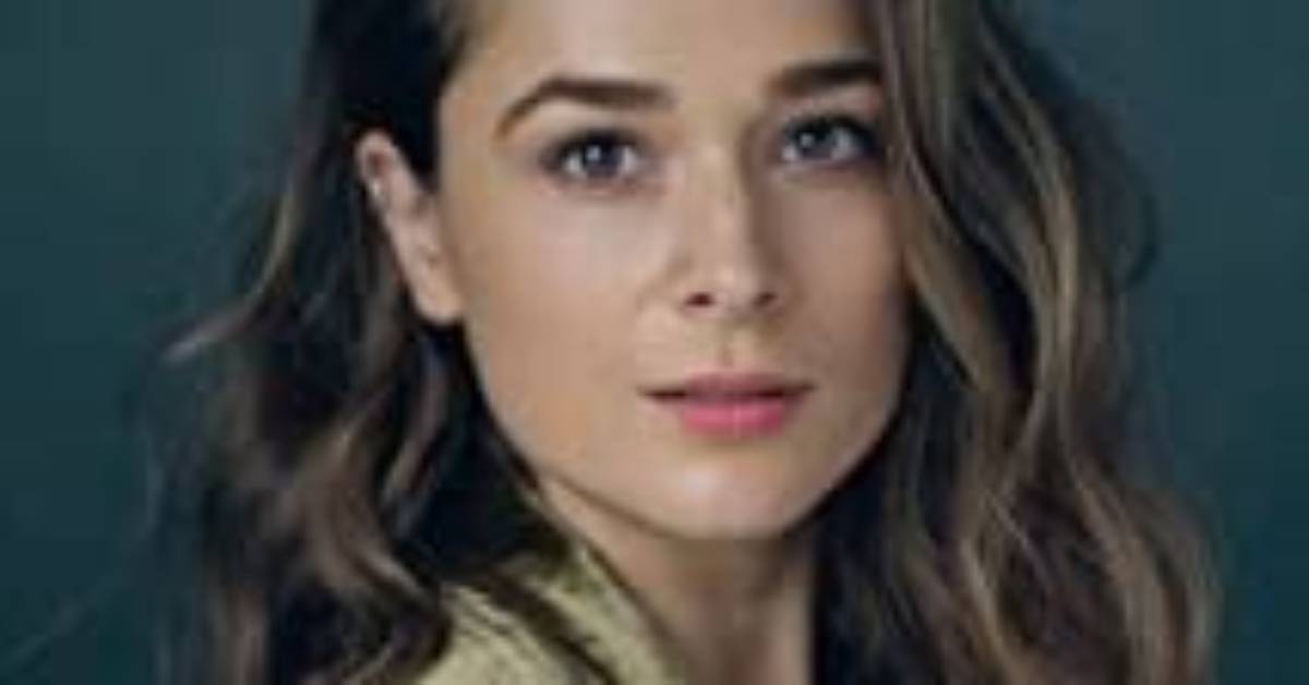 Phoebe Sparrow Net Worth