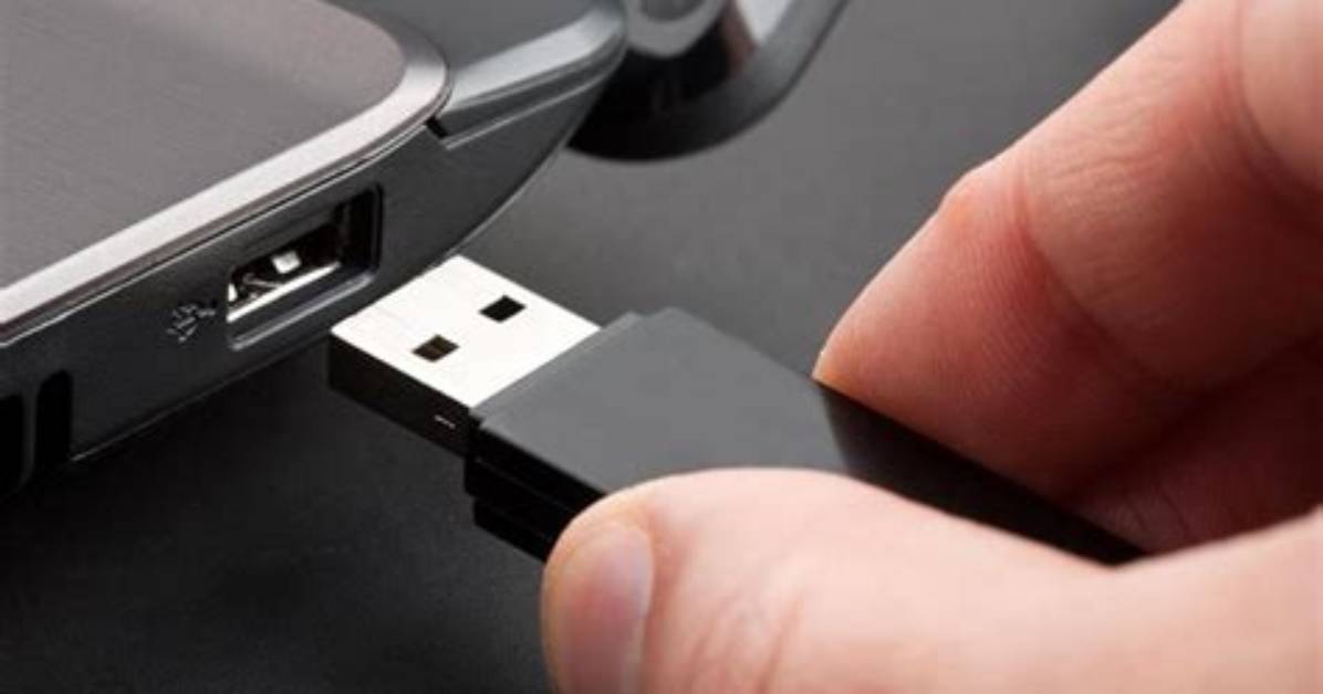 Quick Answer: When Should I Remove Usb After Installing Ubuntu?