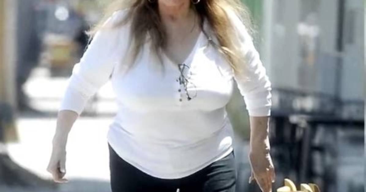 Raquel Welch’s Last Ever Photos Show Her Getting Painful Treatment Months Before Her Death