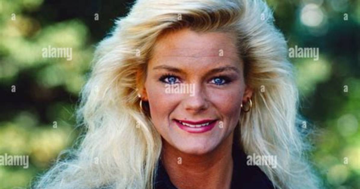 Raye Hollitt Net Worth