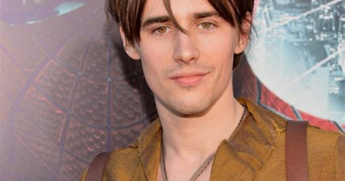 Reeve Carney Net Worth