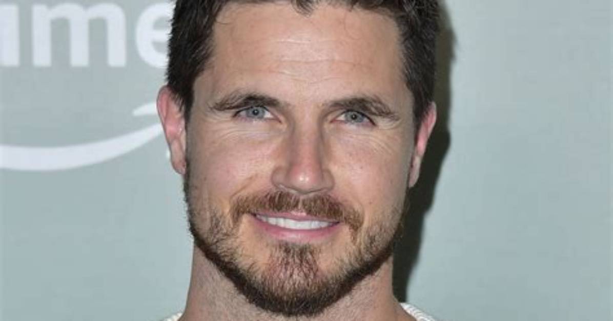 Robbie Amell