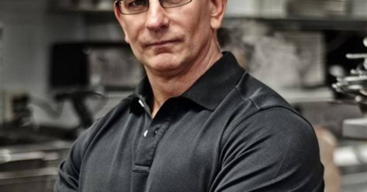 Robert Irvine (Chef) - Age, Birthday, Bio, Facts, Family, Net Worth, Height & More