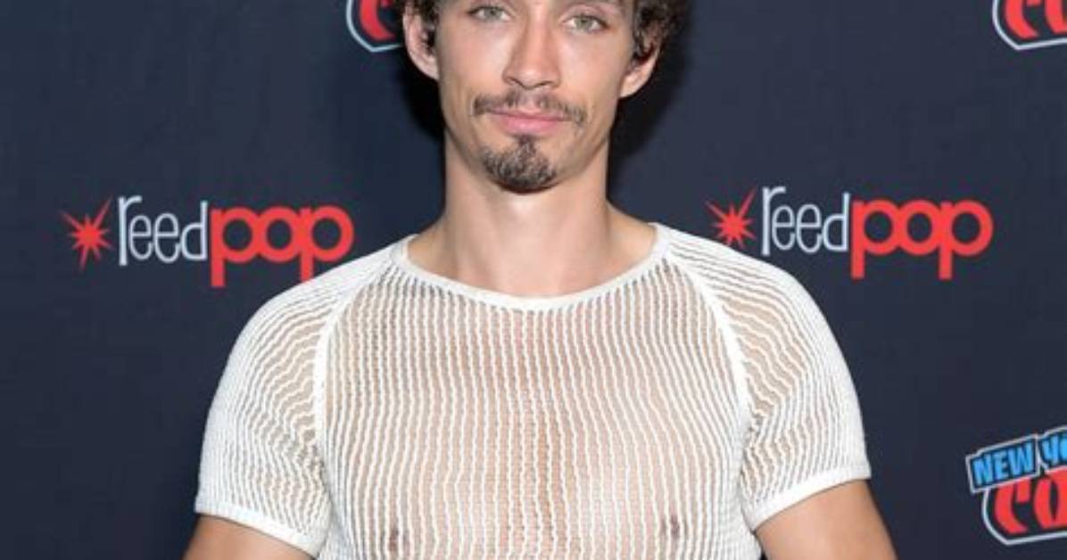 Robert Sheehan