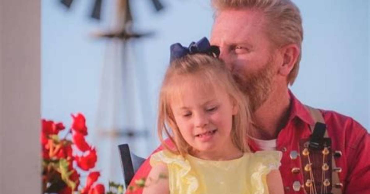 Rory Feek and 8-Year-Old Daughter Indy Sing Sweet Duet: ‘She Was So Proud of Herself’
