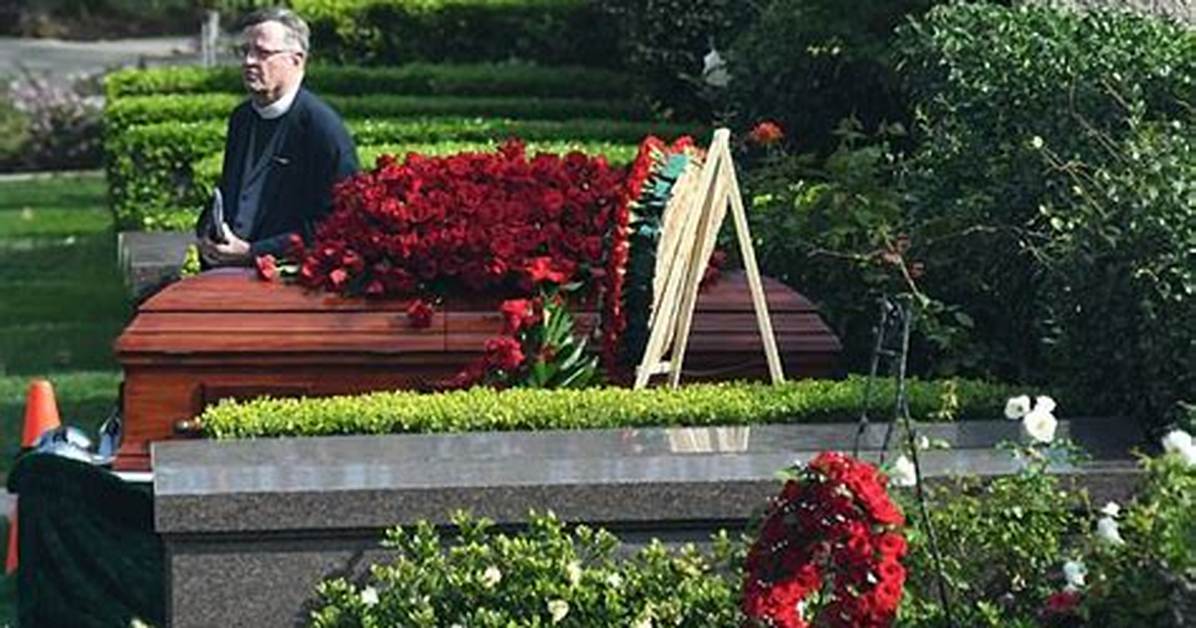 Ryan O’neal Buried Next to Longtime Love Farrah Fawcett – He Died Unable to Fulfill His Promise to Her