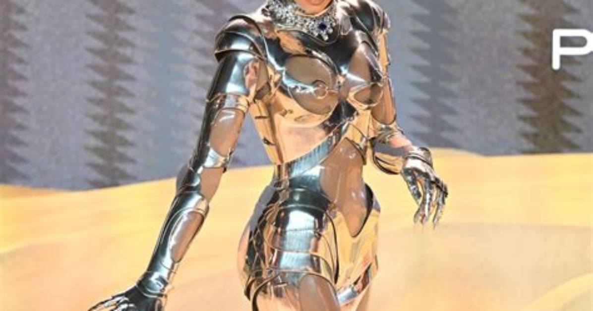 See Zendaya's Vintage Mugler Robot Suit for Dune: Part Two