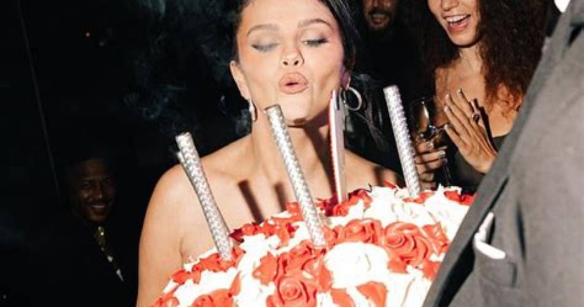 Selena Gomez Celebrated Her 31St Birthday with Perfect Party-Ready Hair
