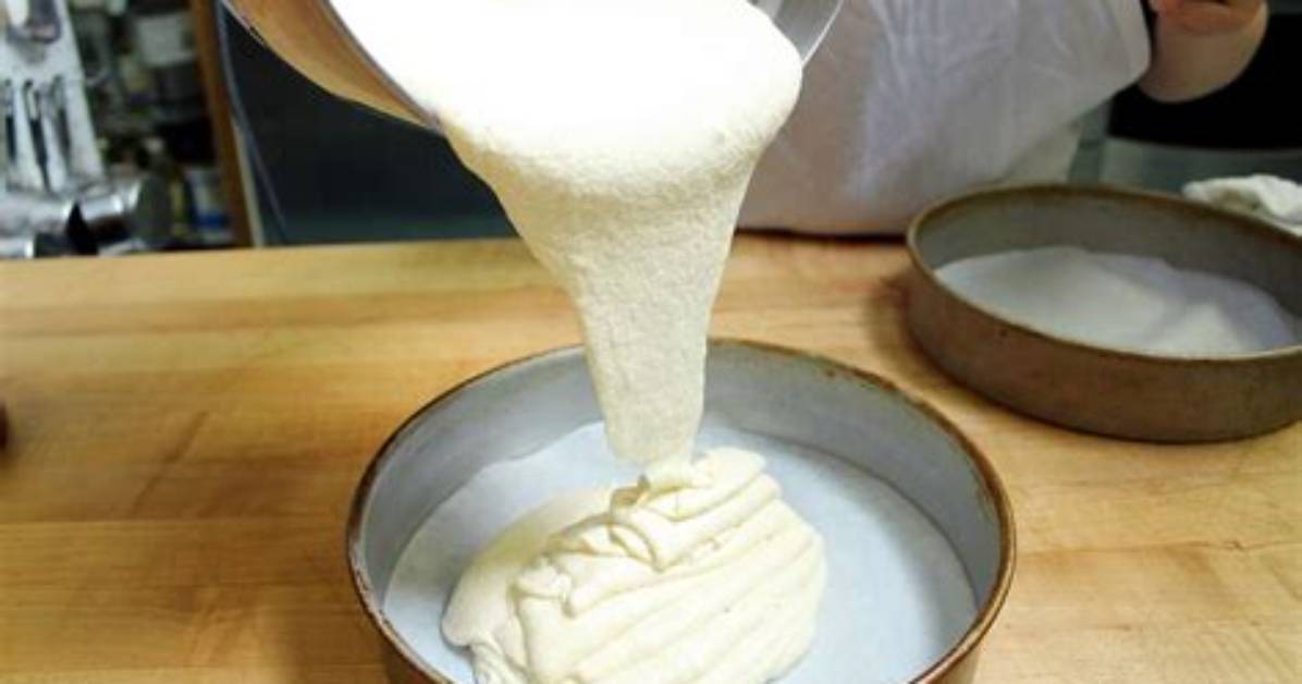 Should Cake Mixture Be Thick?
