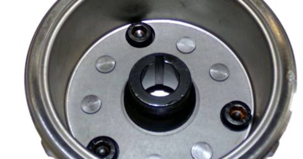 Should Magneto Touch Flywheel?