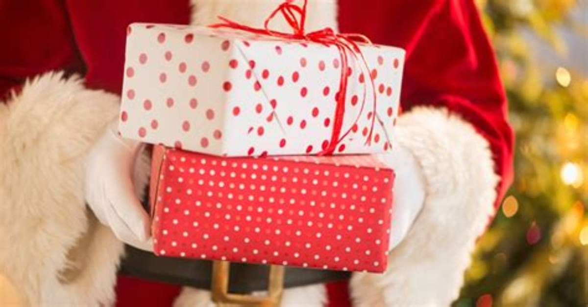 Should Santa Wrap Presents?