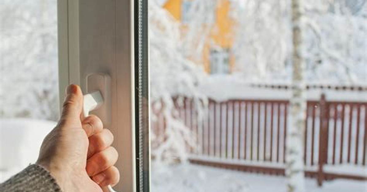 Should You Leave Window Open When Drying Clothes?