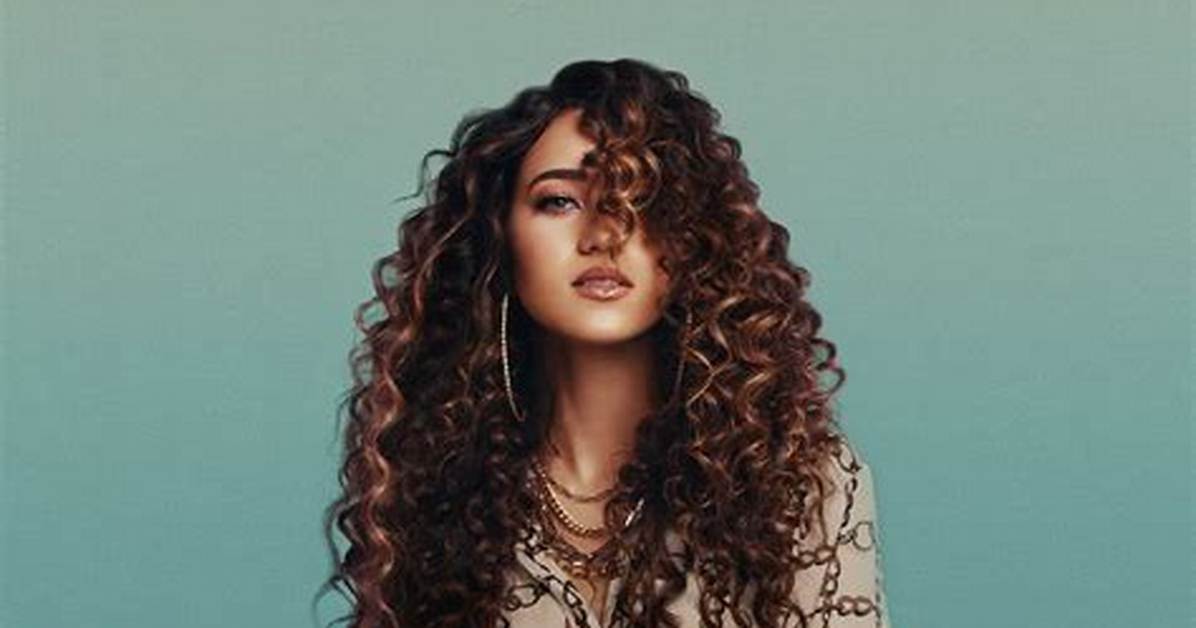 Skylar Stecker Net Worth