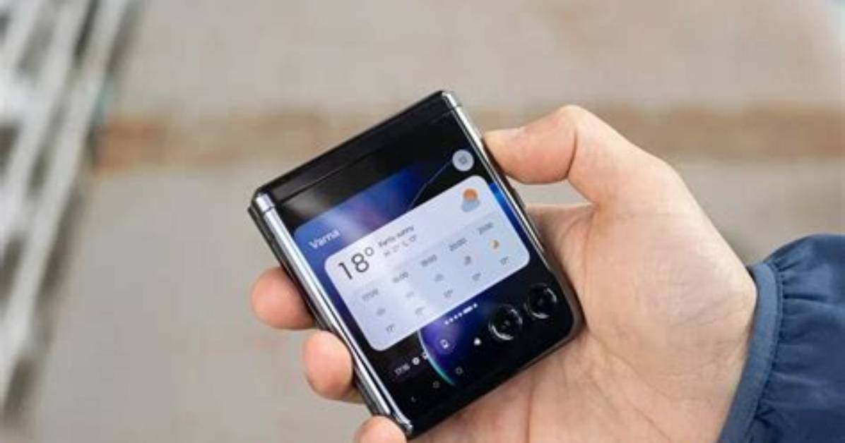 Some Motorola Razr+ Users Are Not Receiving Software Updates
