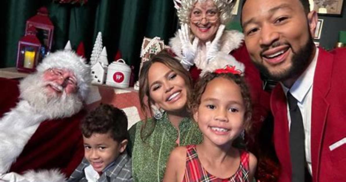Stars Meeting Santa in 2022, Photos