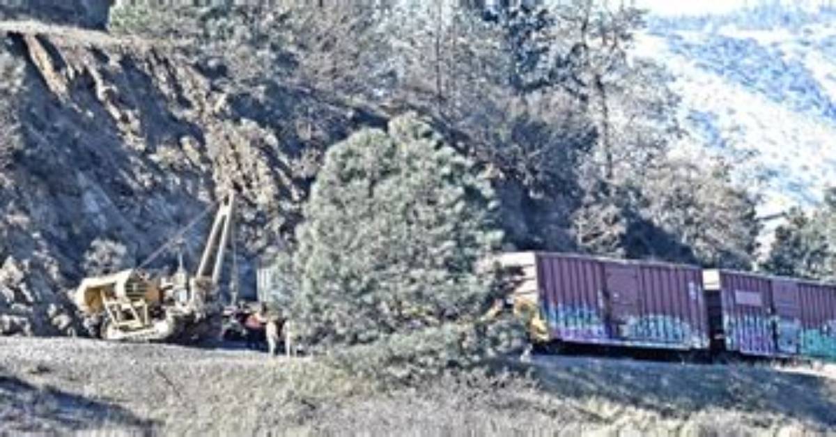 Tehachapi Pass Line Reopened After Derailment (Corrected)