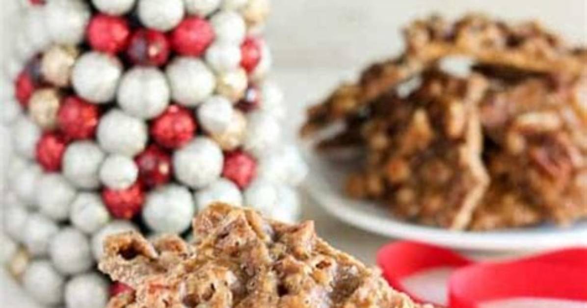 Toffee Bark - Easy and Addicting Pecan Praline Bark