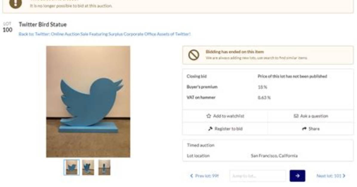 Twitter Subasta Su Mobiliario De Oficina, Incluyendo Extraños Objetos Como Esta Estatua De Su Logo Por 100 Mil Dólares