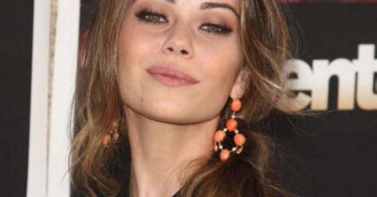 Uncover Alexis Dziena's Net Worth: Unveiling Wealth and Success