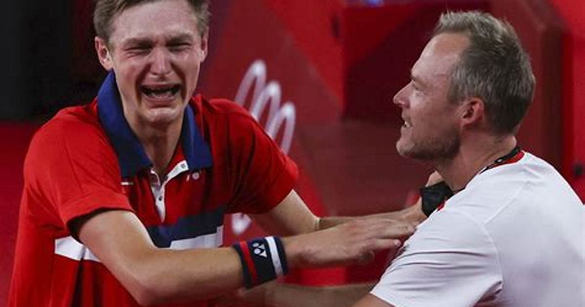 Watch: After Defeating Viktor Axelsen in the India Open Final, Vitidsarn Falls to the Ground; the Gesture of a Denmark Star Is Priceless