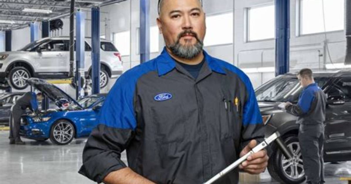 Wayne Akers Jr. , Member of Family-Owned Car Store