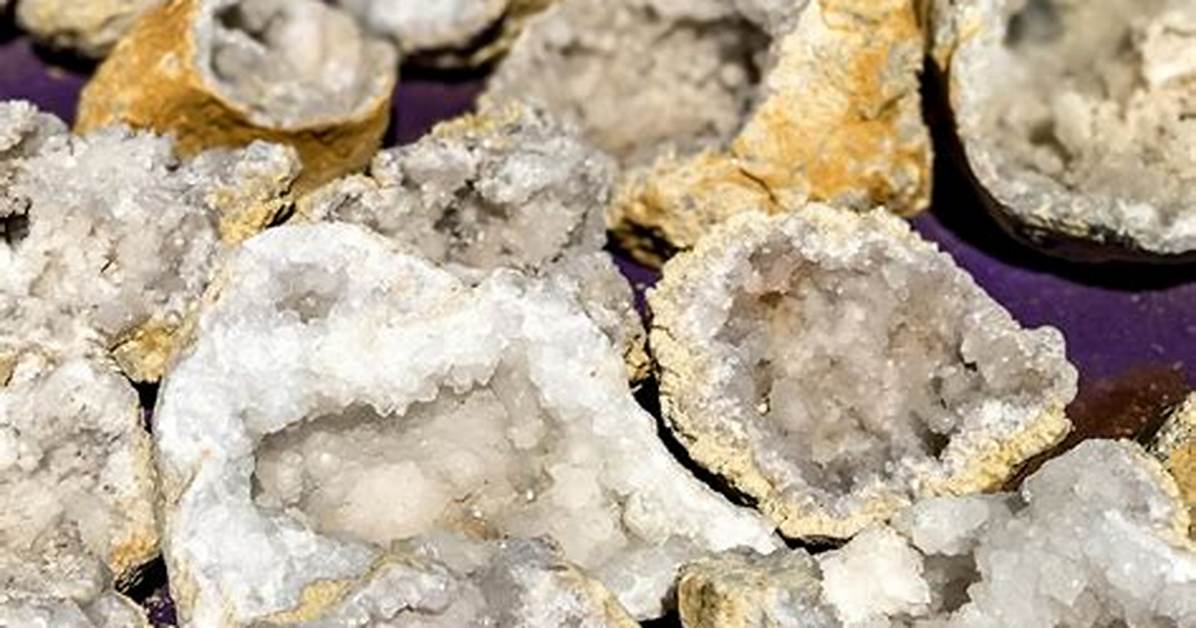Were Geodes Always Sphere-Shaped?