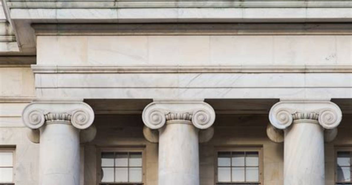 What Buildings Have Ionic Columns