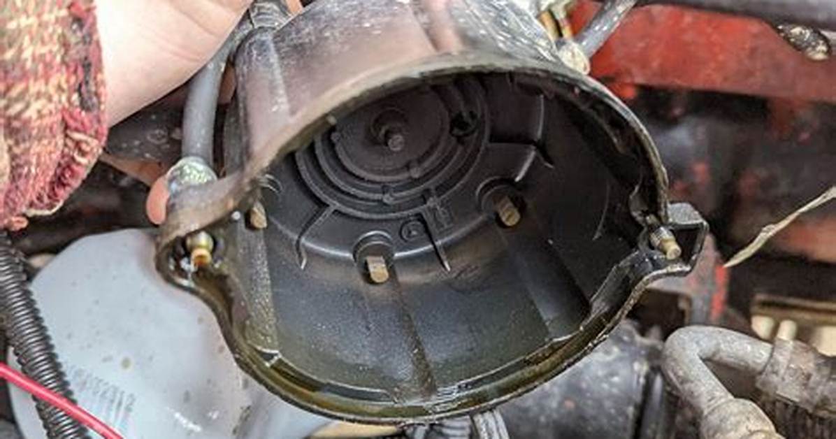What Causes a Distributor Cap to Corrode