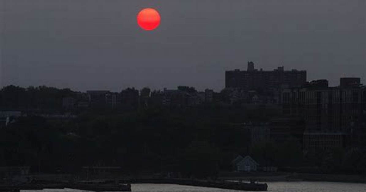 What Causes a Red Sun