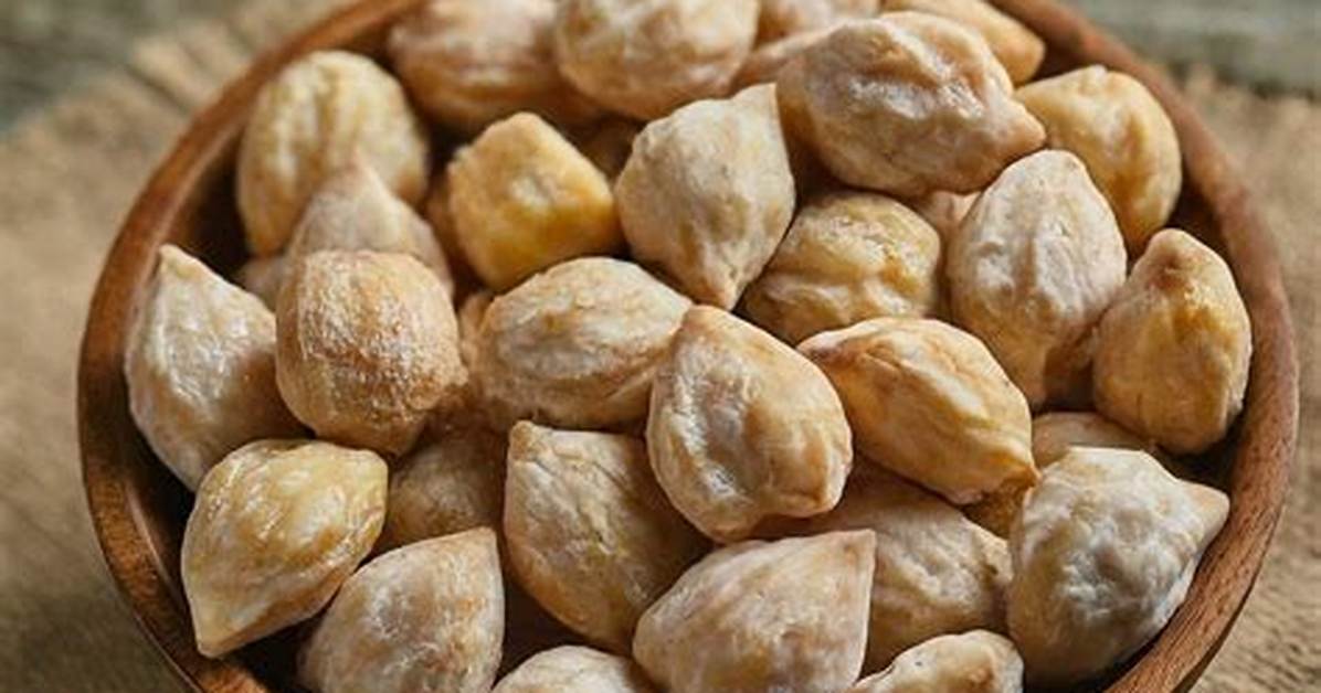 What Do Candlenuts Taste Like?