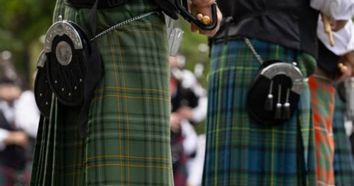 What Do Scotsmen Traditionally Wear?