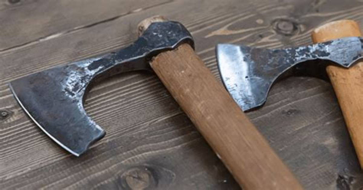 What Does a Felling Axe Look Like