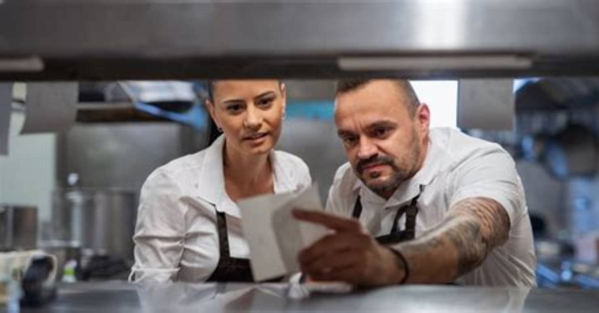What Does a Kitchen Expeditor Do?