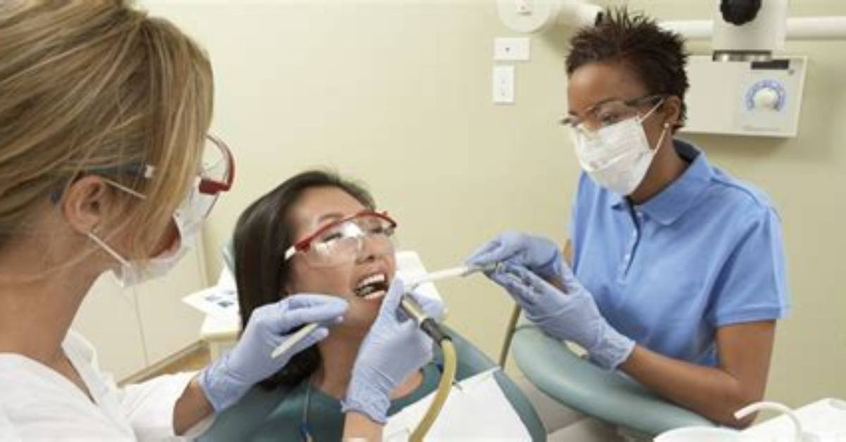 What Does an Expanded Functions Dental Assistant Do?