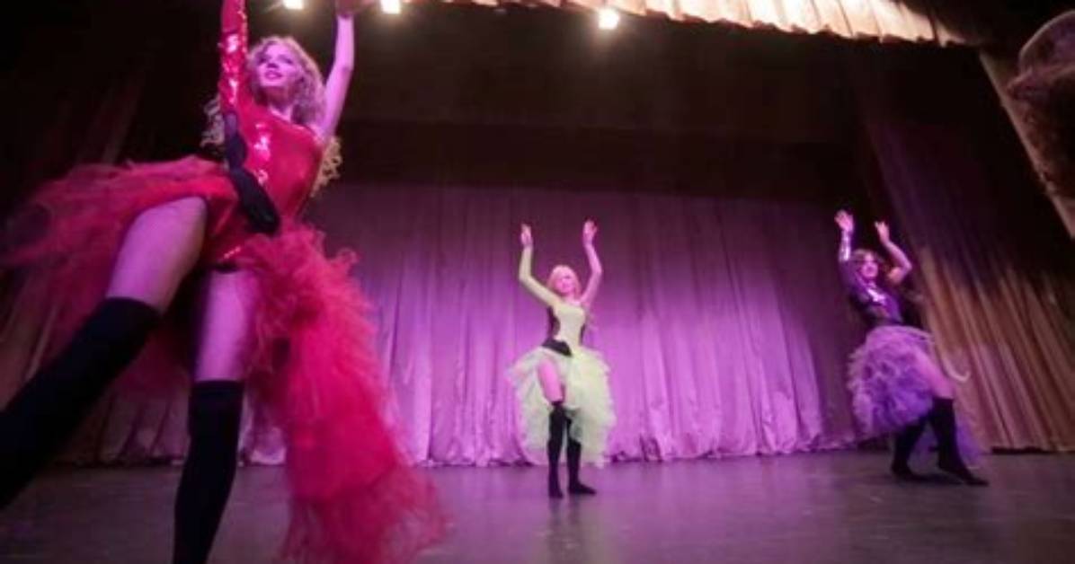 What Is a Burlesque Dancer Definition?