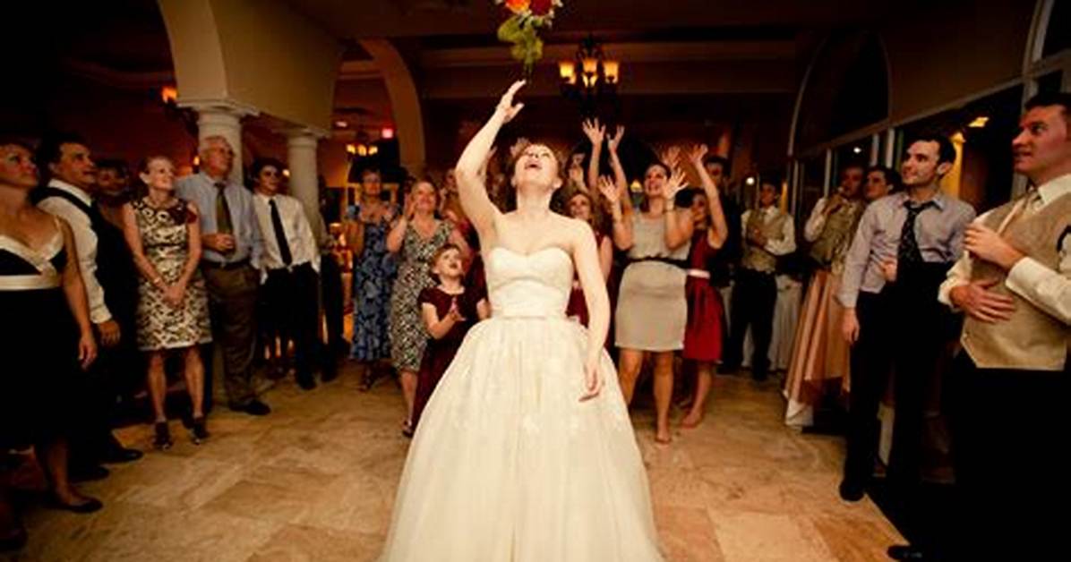 What Is a Toss Bouquet