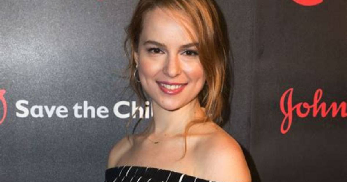 What Is Bridgit Mendler Studying? – Celebrity